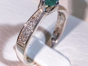Anillo Encanto de Esmeralda