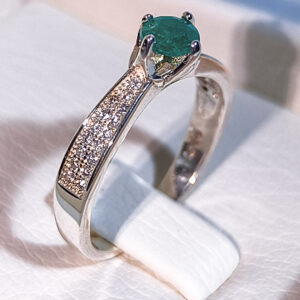 Anillo Encanto de Esmeralda